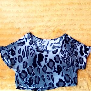 Leopard print half shirt
